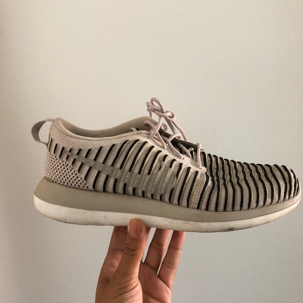 Nike Rosche Flyknit - Picture 2 of 4